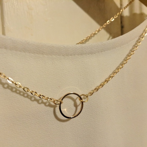 Final price drop! Gold colored circle necklace - Picture 2 of 5